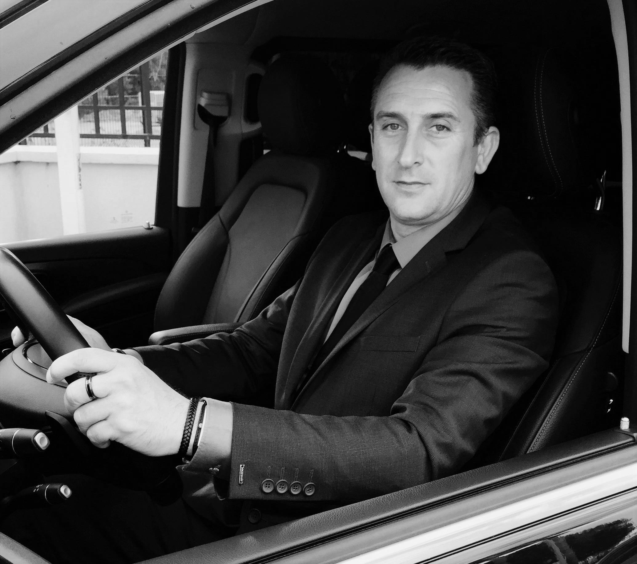 Réservez un véritable Chauffeur Privé pour vos événements, transferts, séminaires.